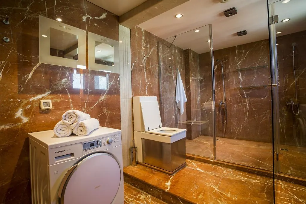 Luxury Penthouse Three Level Apartment Sofía 0*,